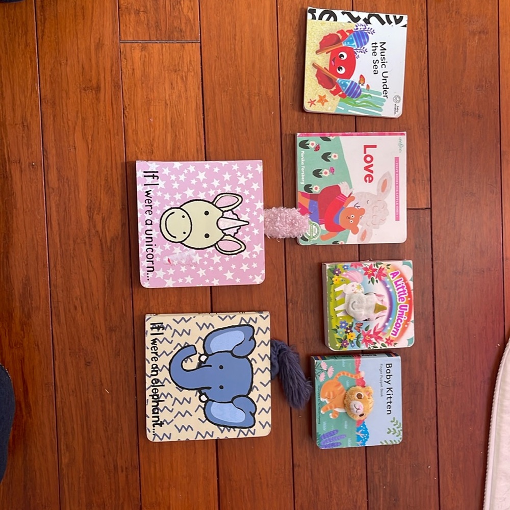 BOOK BUNDLE for babies and toddlers. 6 books total.